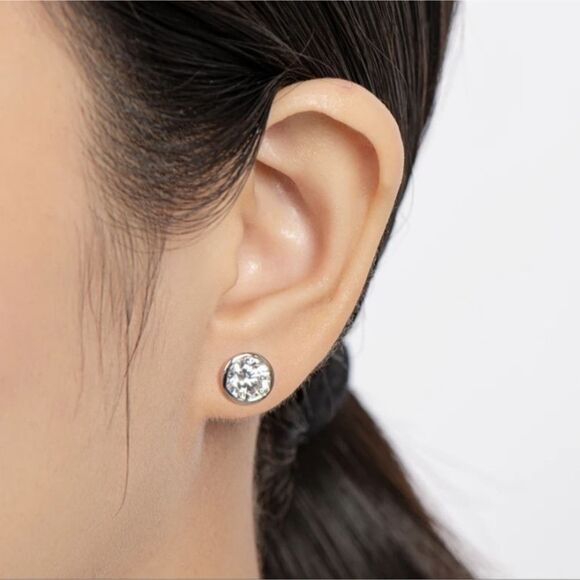 Certified 2CT VVS1 Moissanite Diamond Luxury Stud Earrings - Picture 8 of 14